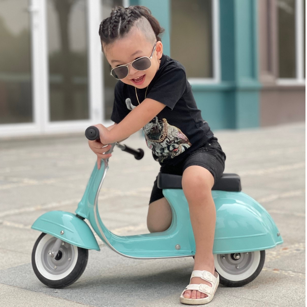 AMBOSSTOYS Primo Classic Iconic Ride on Kickboard Scooters Canada Kickboard Canada Inc